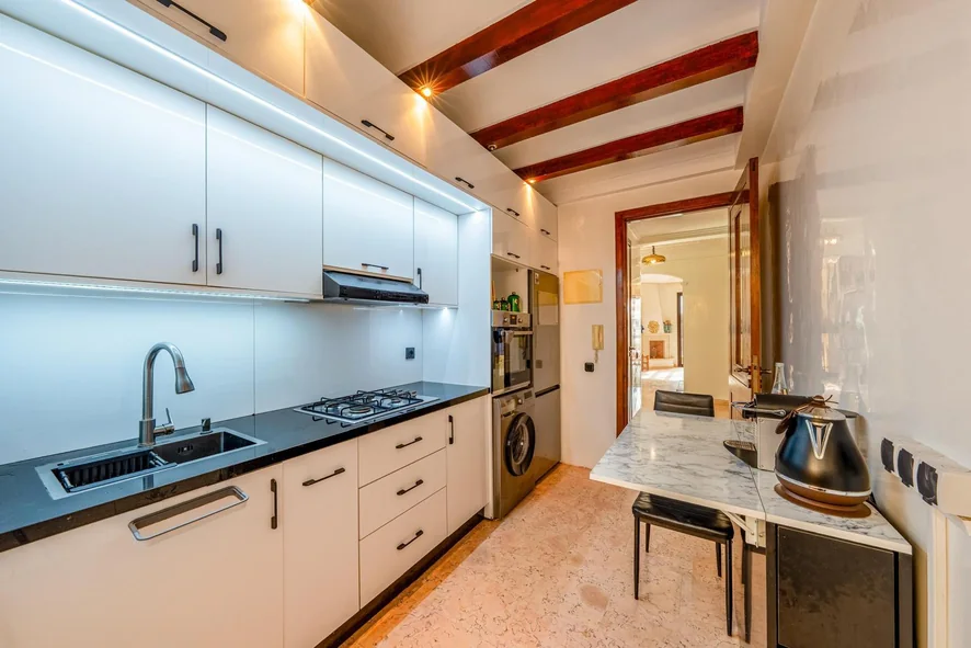 Appartement meublé 106 m² avec terrasses, Agdal — loué