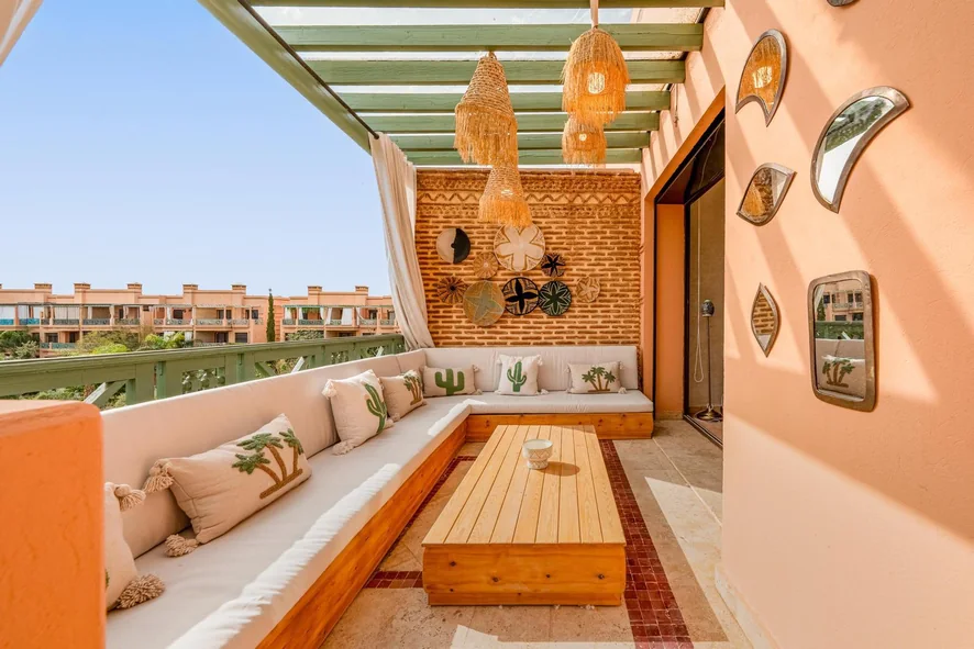 Appartement meublé 106 m² avec terrasses, Agdal — loué