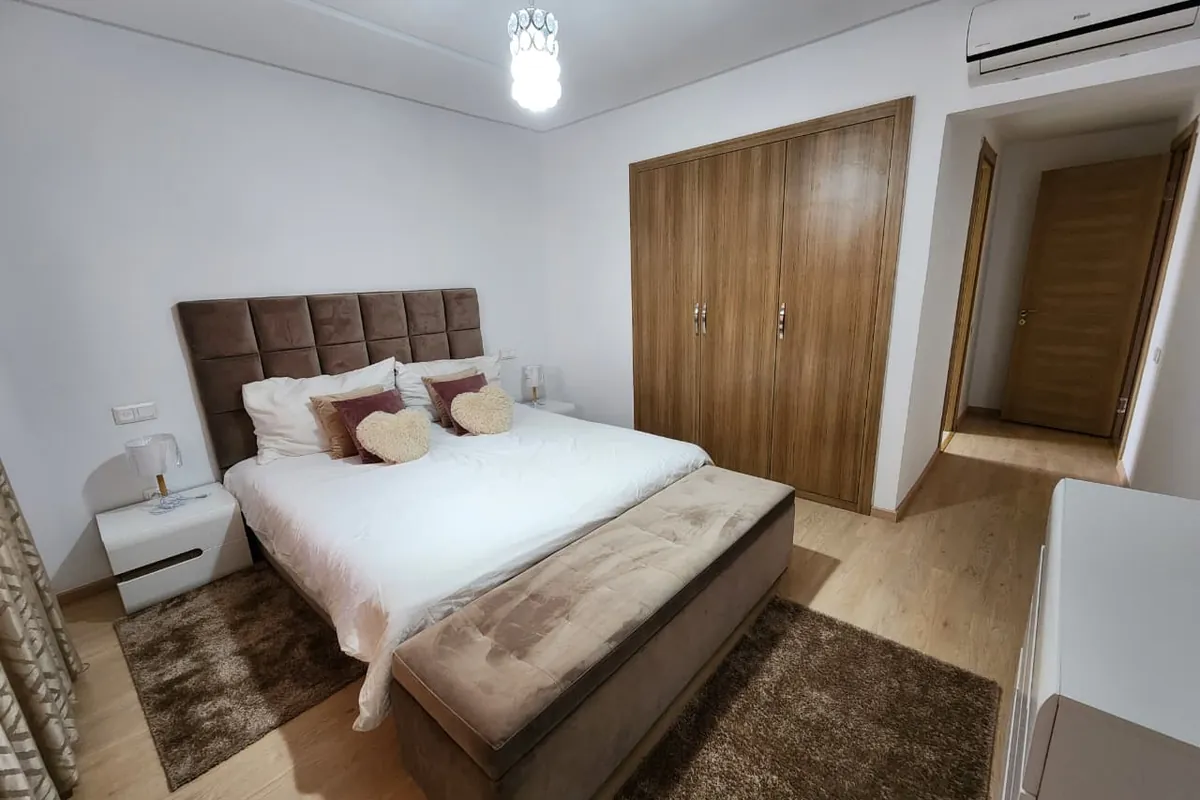 À louer — Appartement haut standing meublé 92 m² avec terrasse, Agdal