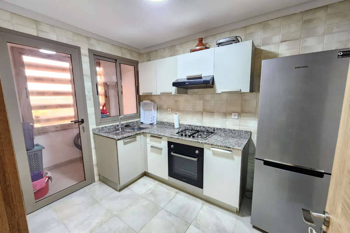 À louer — Appartement haut standing meublé 92 m² avec terrasse, Agdal