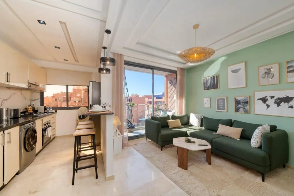 Comptoir de cuisine habillé après rénovation par GMA Properties à Marrakech