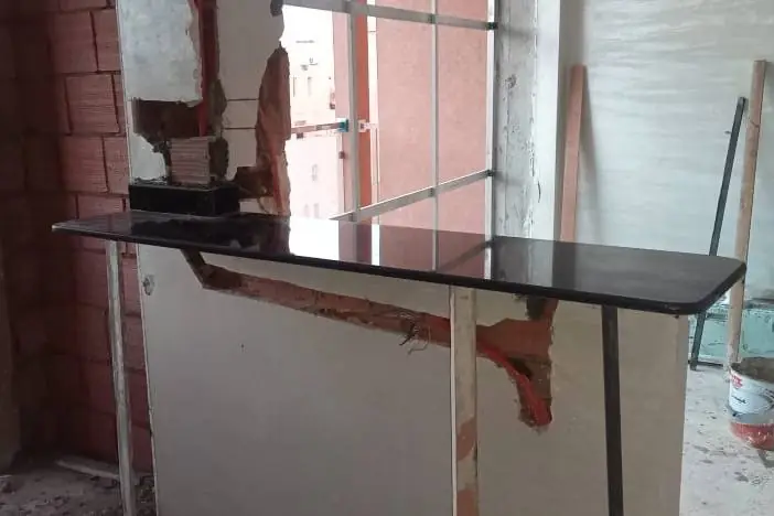 Cuisine avant travaux — appartement à rénover à Marrakech