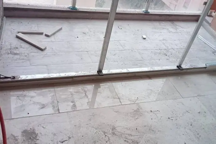 Pièce avant travaux — rénovation d’appartement à Marrakech