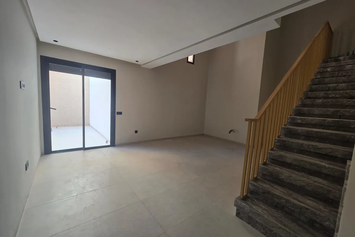 Duplex neuf 3 chambres avec cour privée — Guéliz