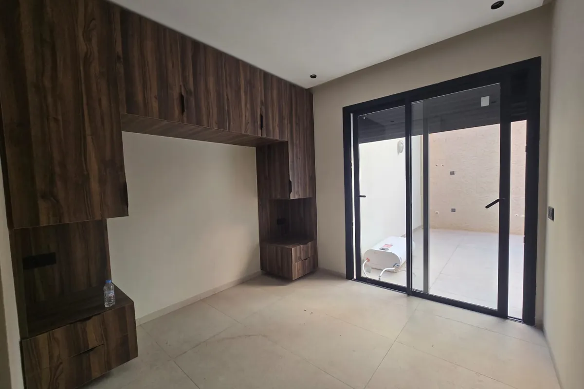 Duplex neuf 3 chambres avec cour privée — Guéliz