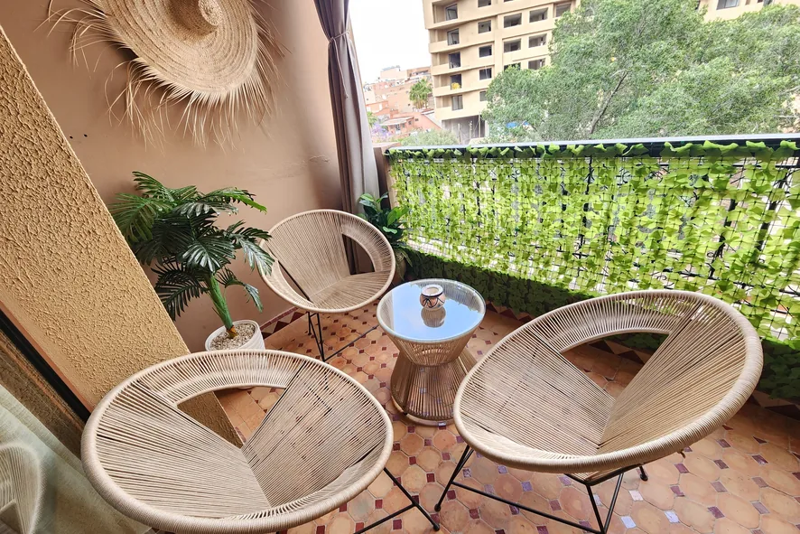 Terrasse aménagée d’un appartement géré par GMA Properties à Guéliz, Marrakech